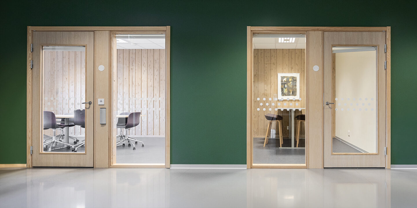 Floraskolan i Skellefteå där SSC levererat dörrar, glaspartier, skåp- och specialinredning.